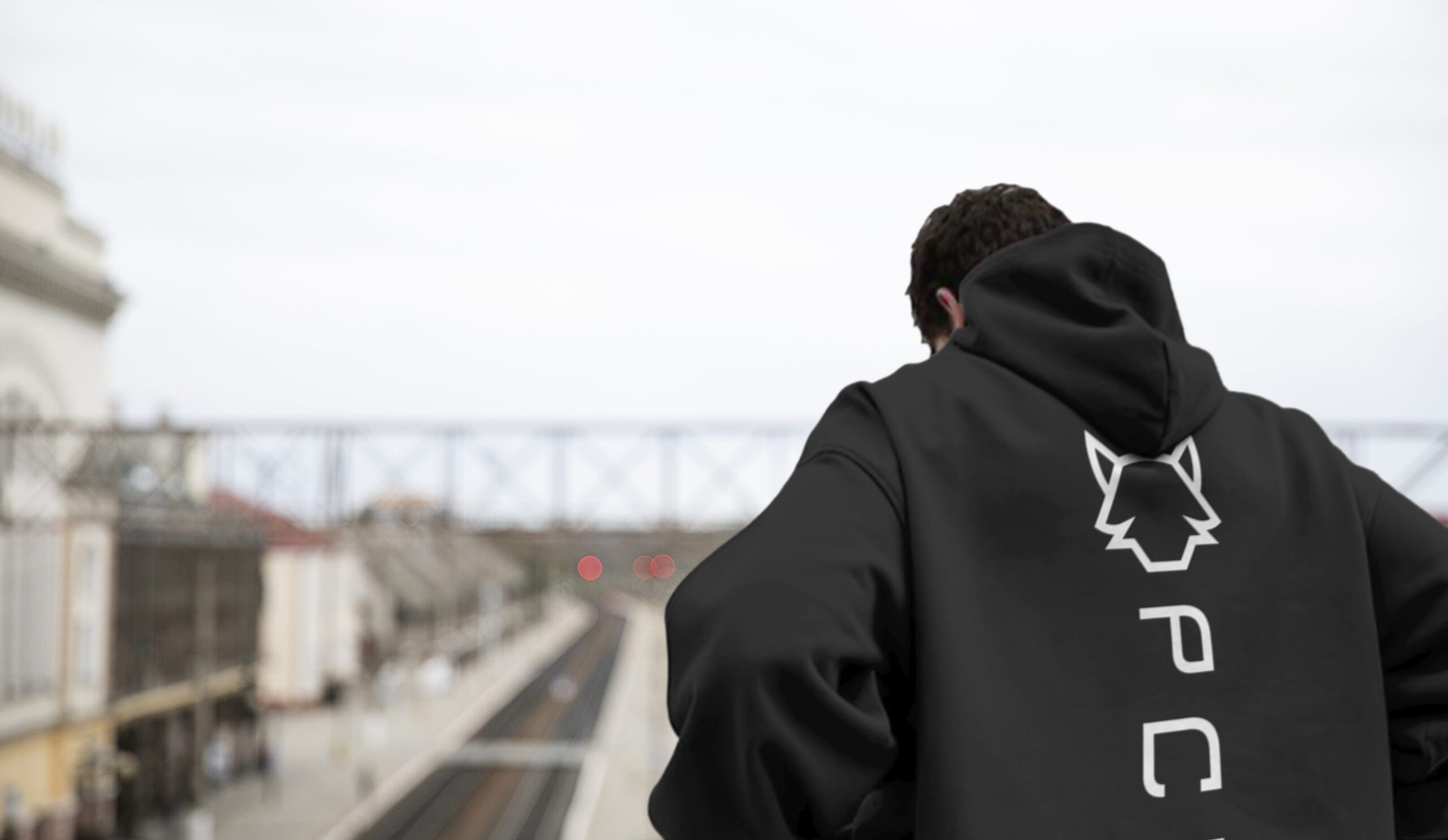 close-up-guy-with-headphones-bridge